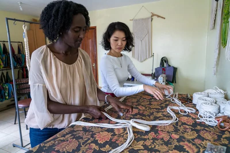 Handcrafting knots details